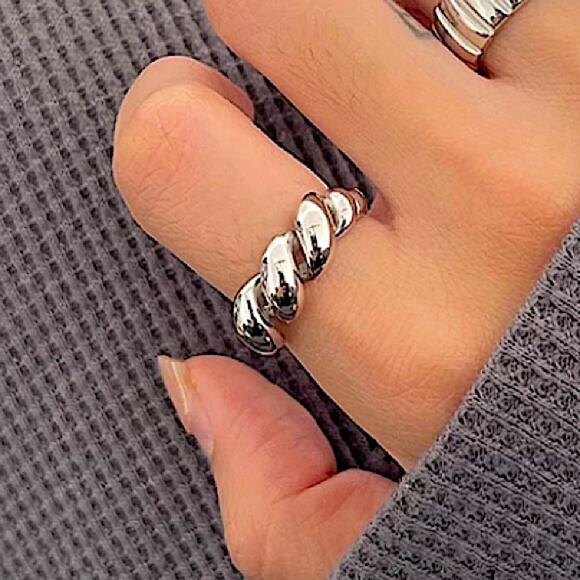 STERLING SILVER TWISTED IRREGULAR RESIZABLE RING - Picture 1 of 5